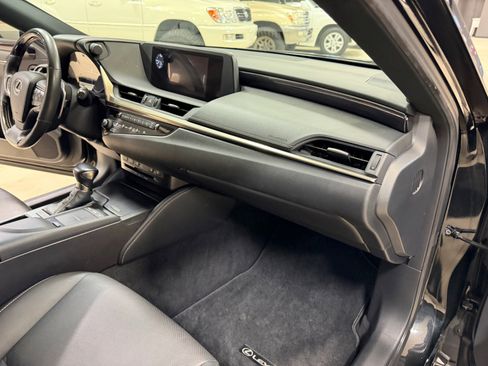 Used 2019 Lexus ES 350 Ultra Luxury w/ Premium Package image 23