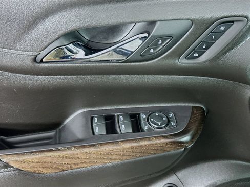 Used 2022 GMC Acadia Denali w/ Denali Ultimate Package AWD/4WD image 17
