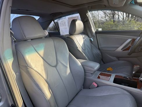 Used 2010 Toyota Camry image 21