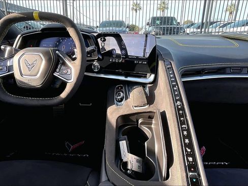 Used 2022 Chevrolet Corvette Stingray Premium Conv w/ Z51 Performance Package image 16