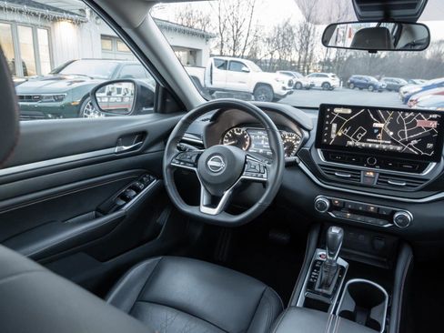 Used 2023 Nissan Altima 2.5 SR w/ SR Premium Package image 26