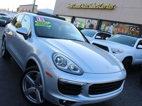 Used 2018 Porsche Cayenne Platinum Edition image 40
