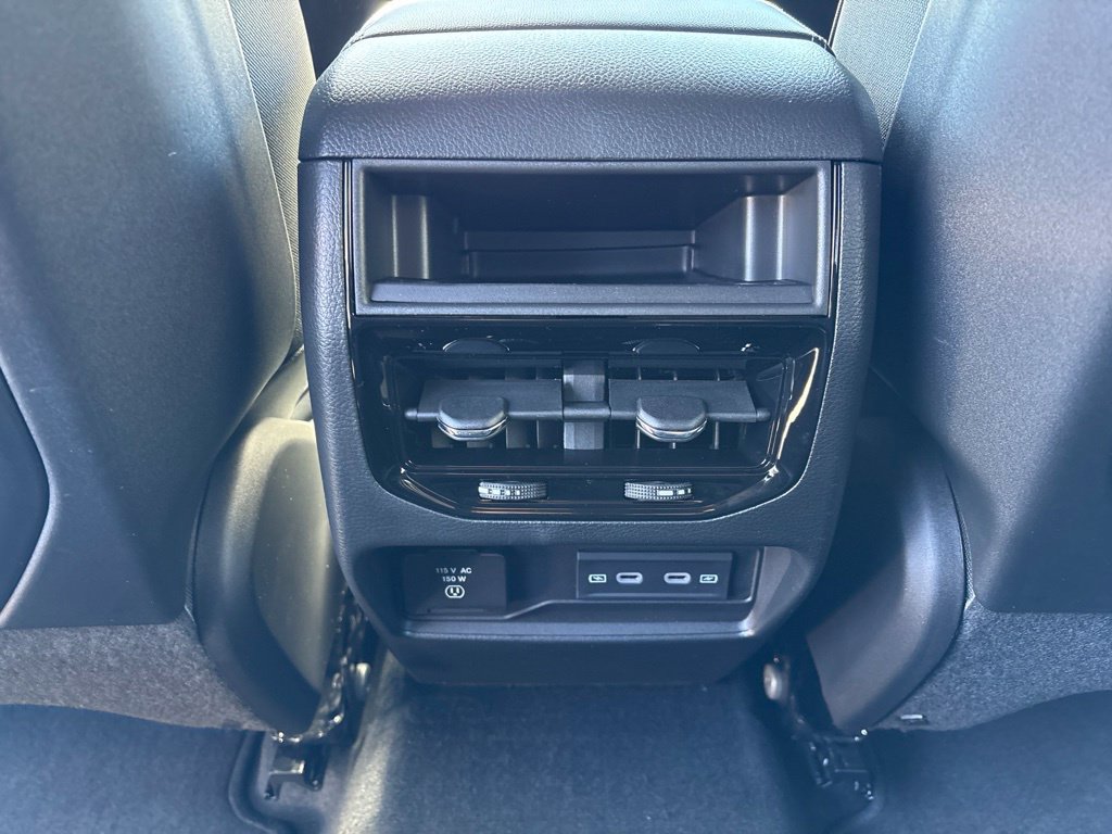 New 2027 Jeep Grand Cherokee Limited AWD/4WD image 18