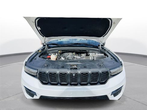 Used 2023 Jeep Grand Cherokee Limited w/ Luxury Tech Group II image 44