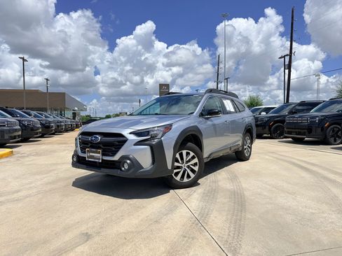 Used 2025 Subaru Outback Premium AWD/4WD image 32