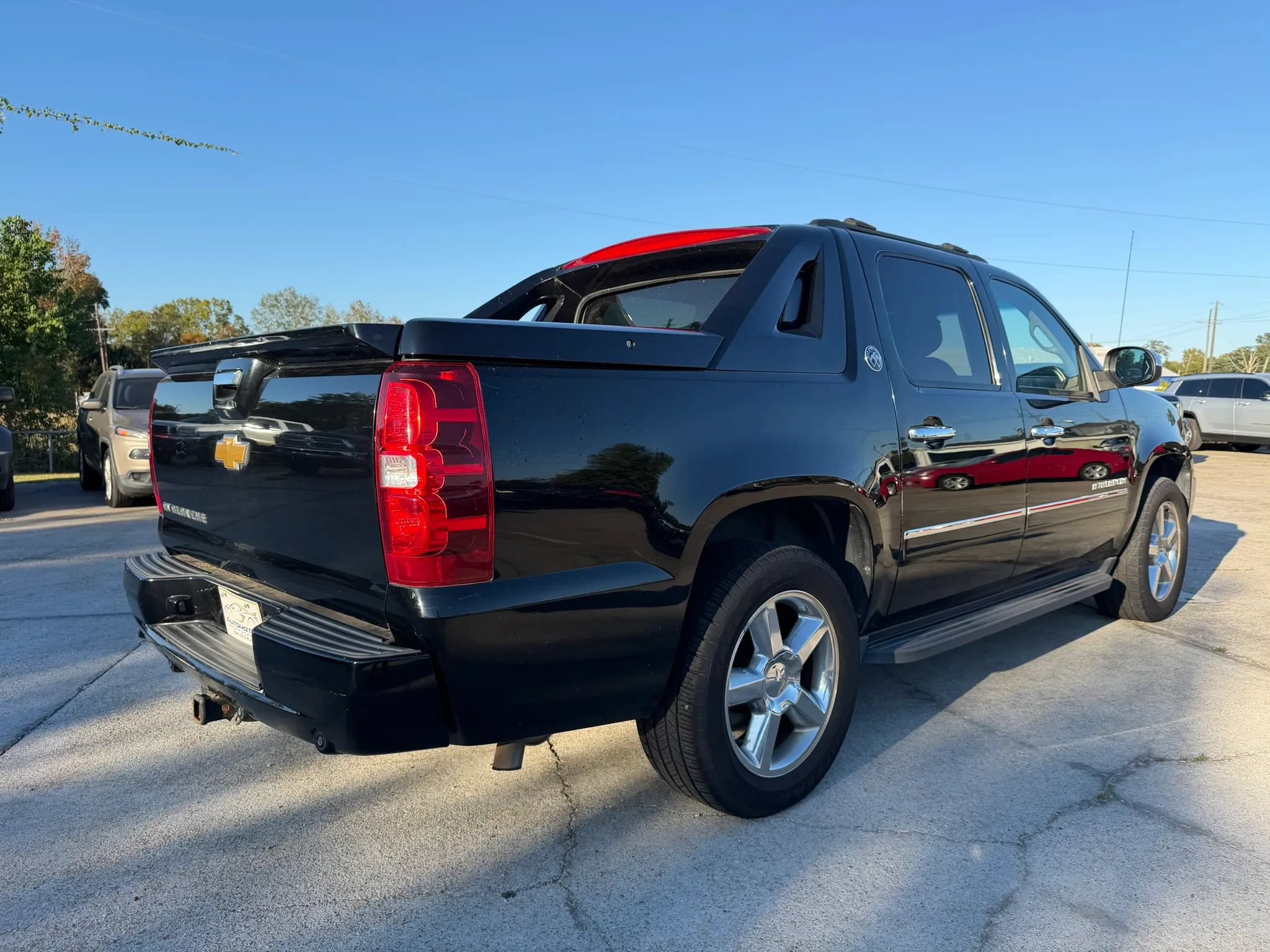 Used 2013 Chevrolet Avalanche LTZ RWD image 4