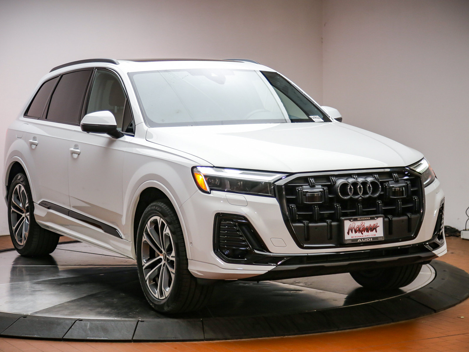 Certified 2025 Audi Q7 2.0T Premium Plus w/ Premium Plus Package AWD/4WD image 3