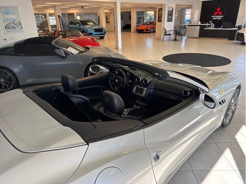 Used 2011 Ferrari California image 11