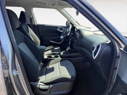 Used 2024 Kia Soul LX w/ Option Group 015 FWD image 19
