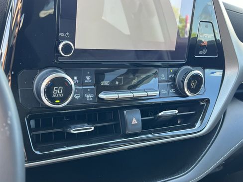 Used 2023 Toyota Highlander LE FWD image 28