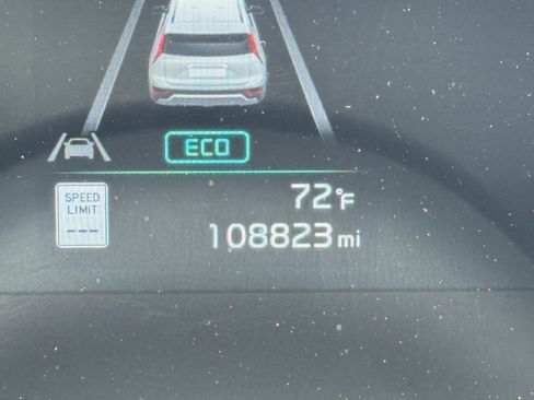 Used 2023 Kia Niro EX FWD image 3