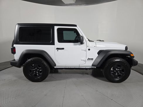 Used 2025 Jeep Wrangler Sport AWD/4WD image 3