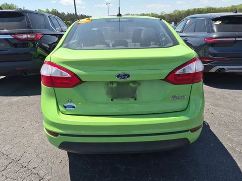 Used 2015 Ford Fiesta SE image 3