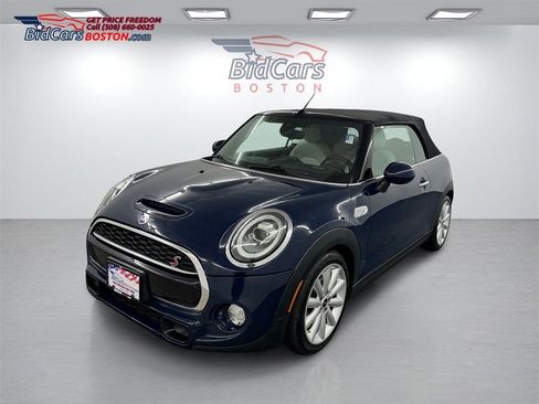 Used 2019 MINI Cooper S image 1