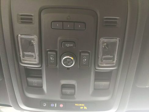 Used 2022 GMC Yukon AT4 AWD/4WD image 32