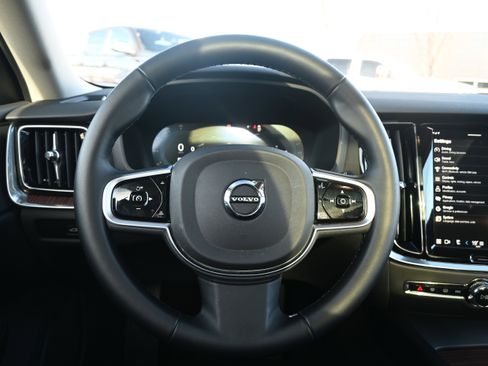 Used 2025 Volvo V60 B5 Cross Country Plus image 18