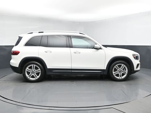 Used 2021 Mercedes-Benz GLB 250 4MATIC w/ Premium Package image 3