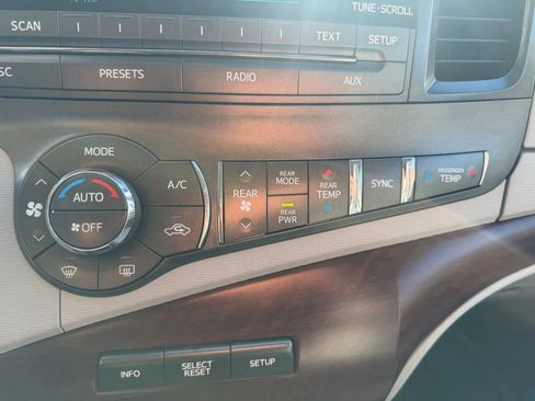 Used 2014 Toyota Sienna XLE image 20