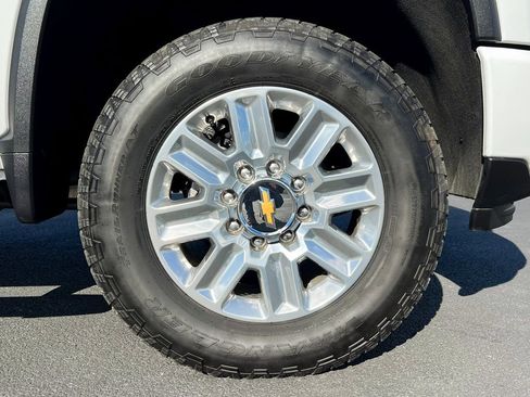 Used 2024 Chevrolet Silverado 2500 High Country image 15