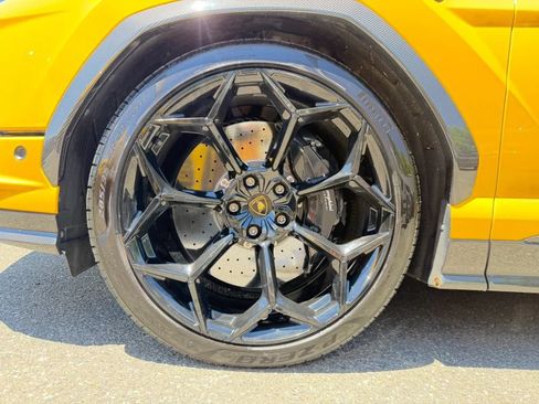 Used 2023 Lamborghini Urus Performante AWD/4WD image 42