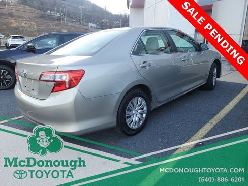 Used 2014 Toyota Camry LE image 4