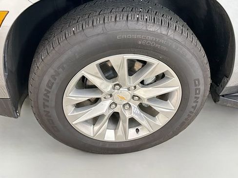 Used 2025 Chevrolet Suburban Premier w/ Sun And Tow Package AWD/4WD image 36