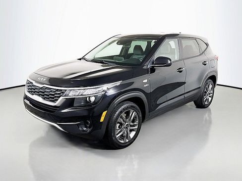 Used 2023 Kia Seltos LX AWD/4WD image 3