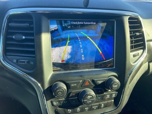 Used 2018 Jeep Grand Cherokee Altitude image 2