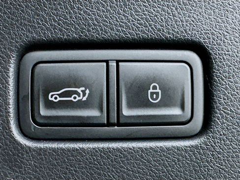 Used 2023 Genesis GV60 Advanced AWD/4WD image 30