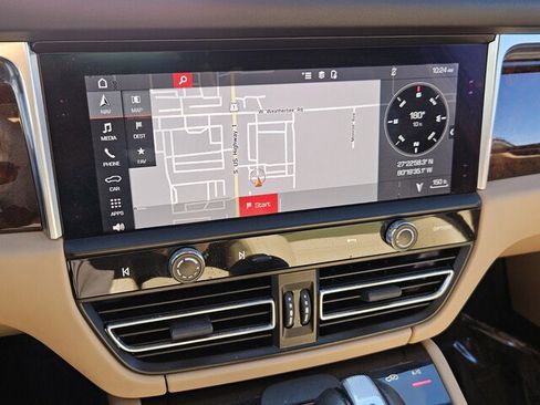 Used 2022 Porsche Macan image 34