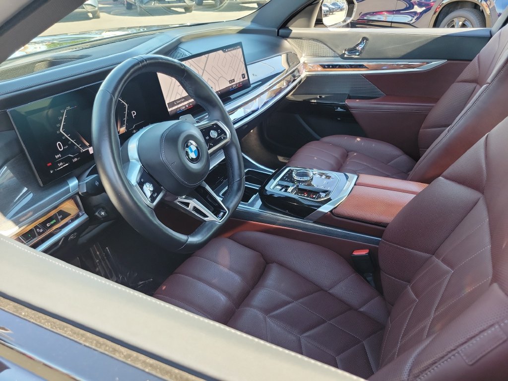Used 2026 BMW 740i RWD image 3