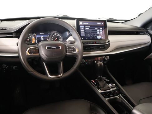 Used 2023 Jeep Compass Limited AWD/4WD image 2