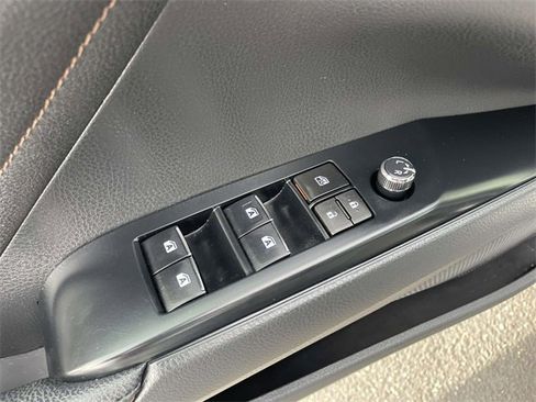 Used 2018 Toyota Camry XLE image 17