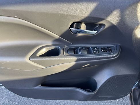 Used 2025 Nissan Versa SV image 18