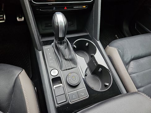 Certified 2022 Volkswagen Atlas SEL Premium image 16