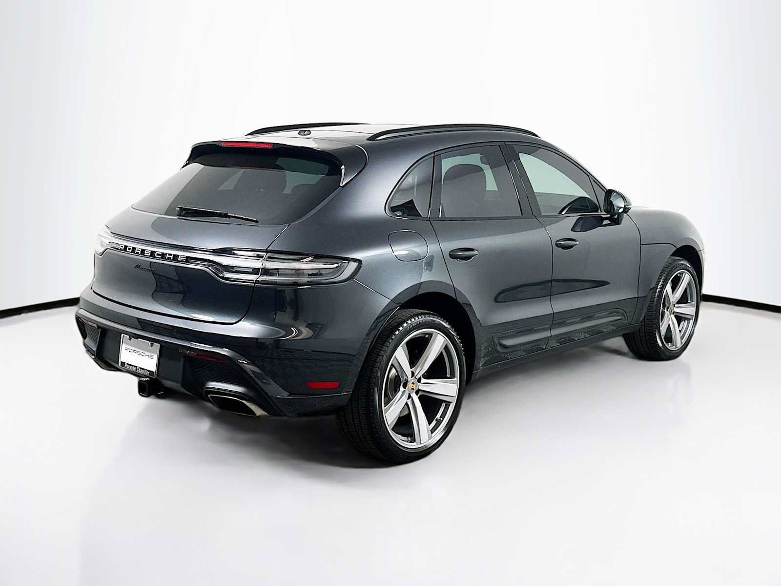 Certified 2026 Porsche Macan AWD/4WD image 9