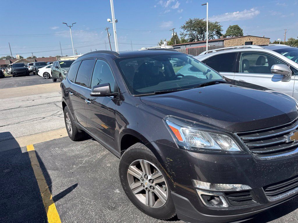 Used 2017 Chevrolet Traverse LT FWD image 3