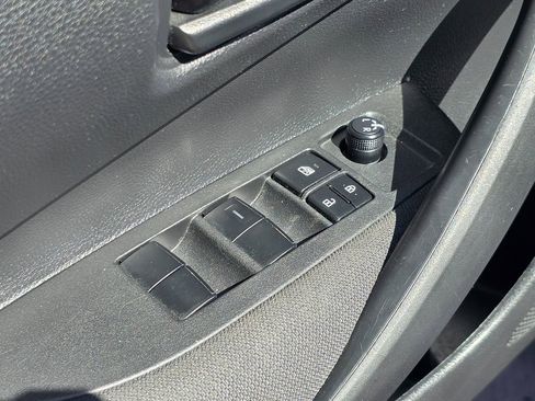 Used 2022 Toyota Corolla LE image 28