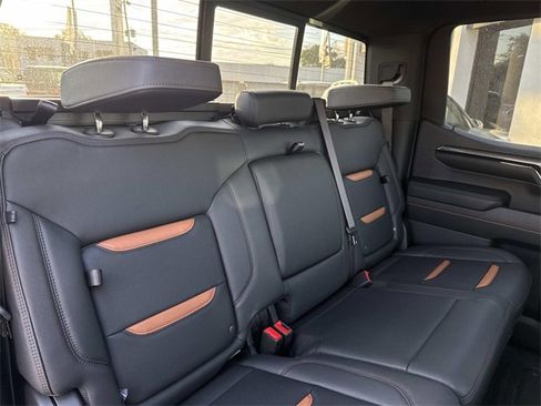 Used 2024 GMC Sierra 1500 AT4 w/ Technology Package image 12