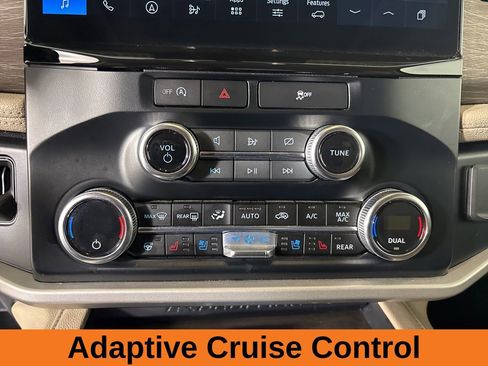 Used 2024 Ford Expedition Limited image 17