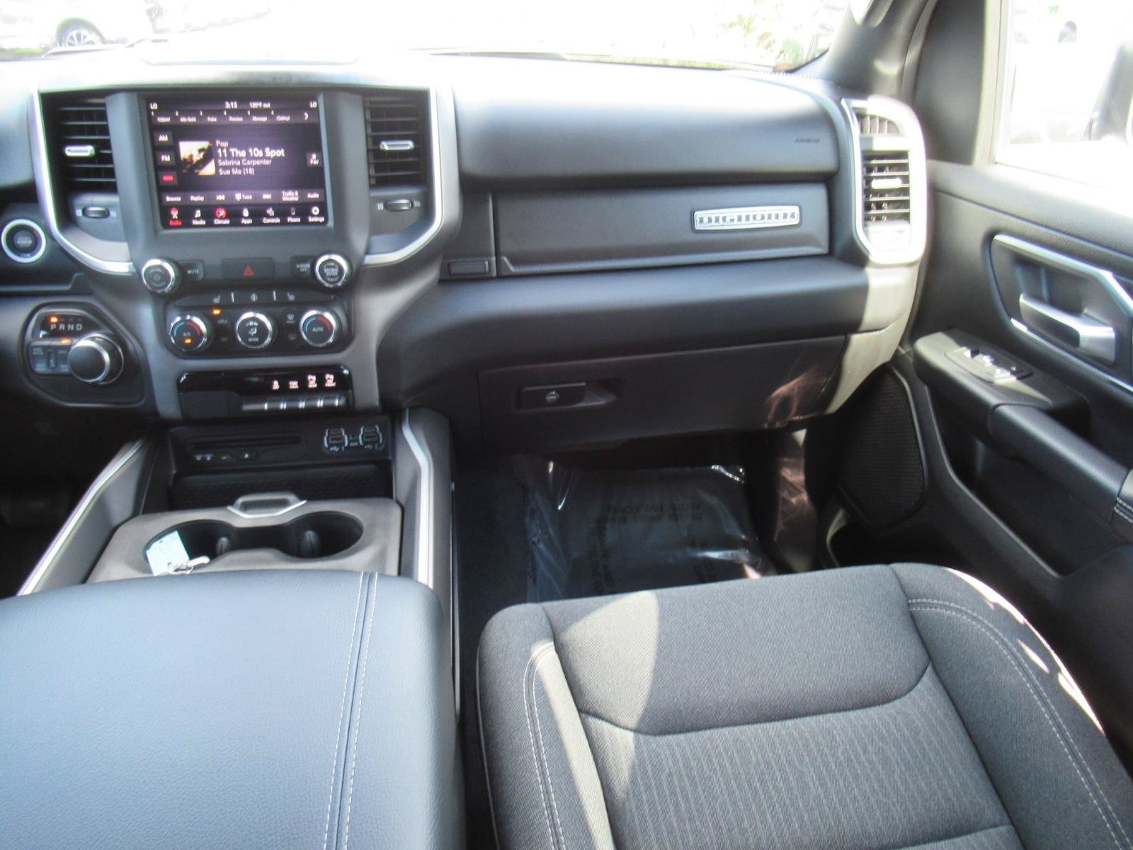 Used 2019 RAM 1500 4x4 Crew Cab image 14
