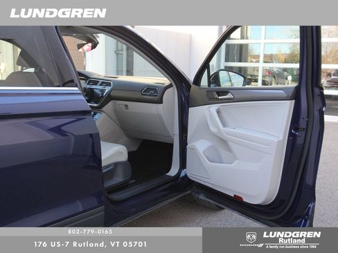 Used 2022 Volkswagen Tiguan SE image 8