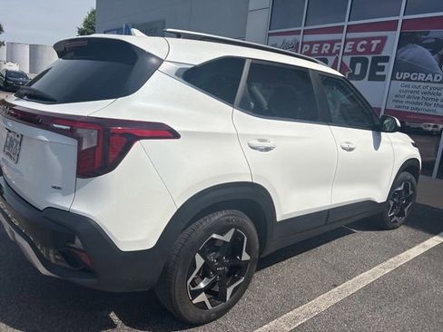 Used 2024 Kia Seltos EX AWD/4WD image 4