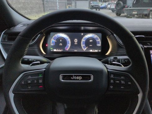 New 2025 Jeep Grand Cherokee L Limited w/ Luxury Tech Group II image 12