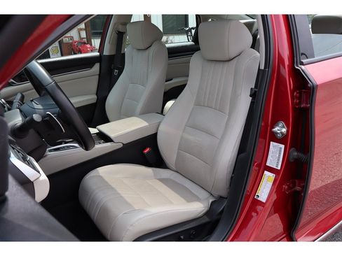 Used 2018 Honda Accord Touring image 11
