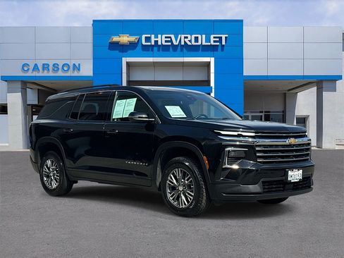 Used 2024 Chevrolet Traverse LT FWD image 1