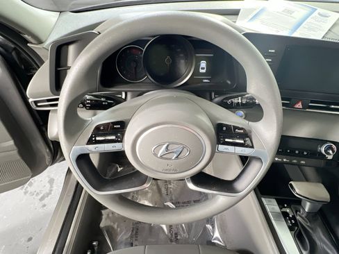 Used 2023 Hyundai Elantra SEL FWD image 11
