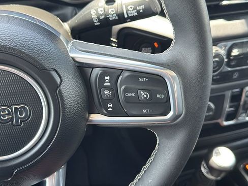 Used 2025 Jeep Wrangler Unlimited Sahara AWD/4WD image 27