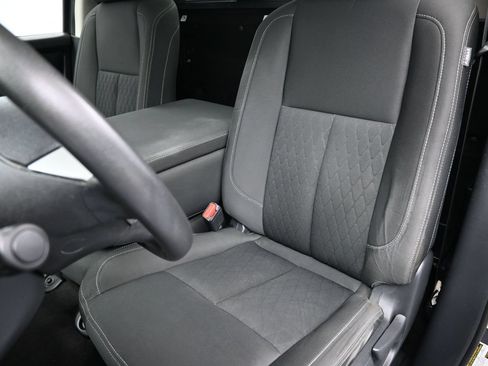 Used 2017 Nissan Titan SV AWD/4WD image 19