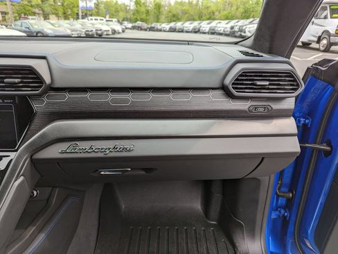 Used 2021 Lamborghini Urus AWD/4WD image 39